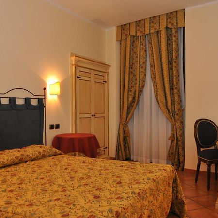 Hotel Urbano V Монтефьясконе Экстерьер фото