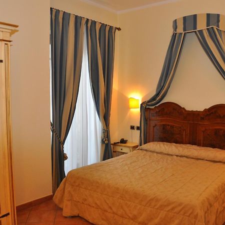 Hotel Urbano V Монтефьясконе Экстерьер фото