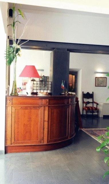 Hotel Urbano V Монтефьясконе Экстерьер фото