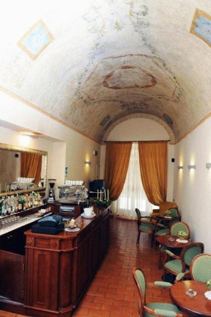 Hotel Urbano V Монтефьясконе Экстерьер фото