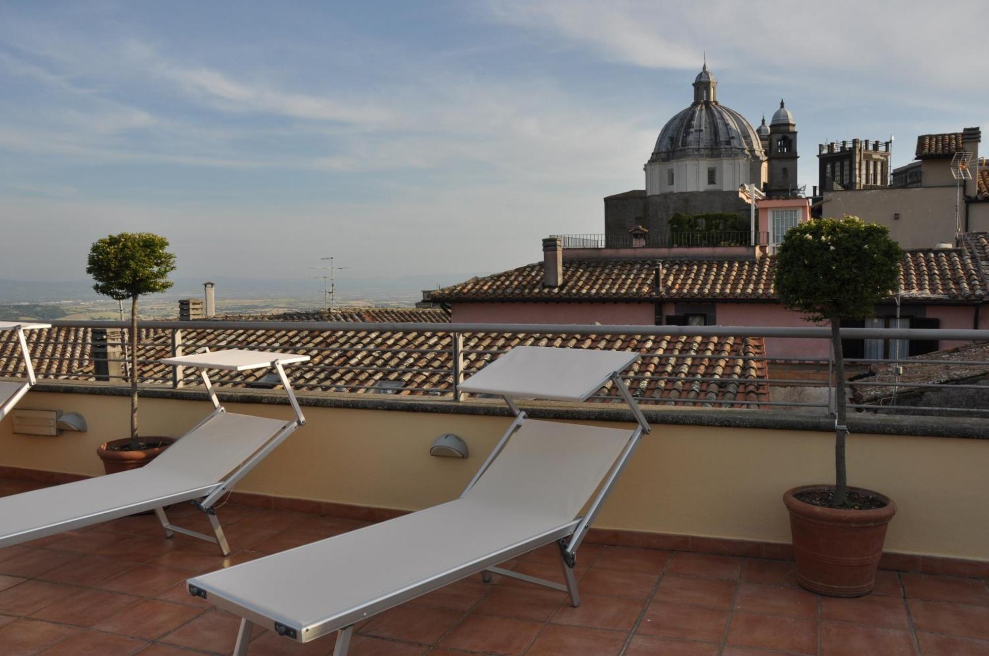 Hotel Urbano V Монтефьясконе Экстерьер фото