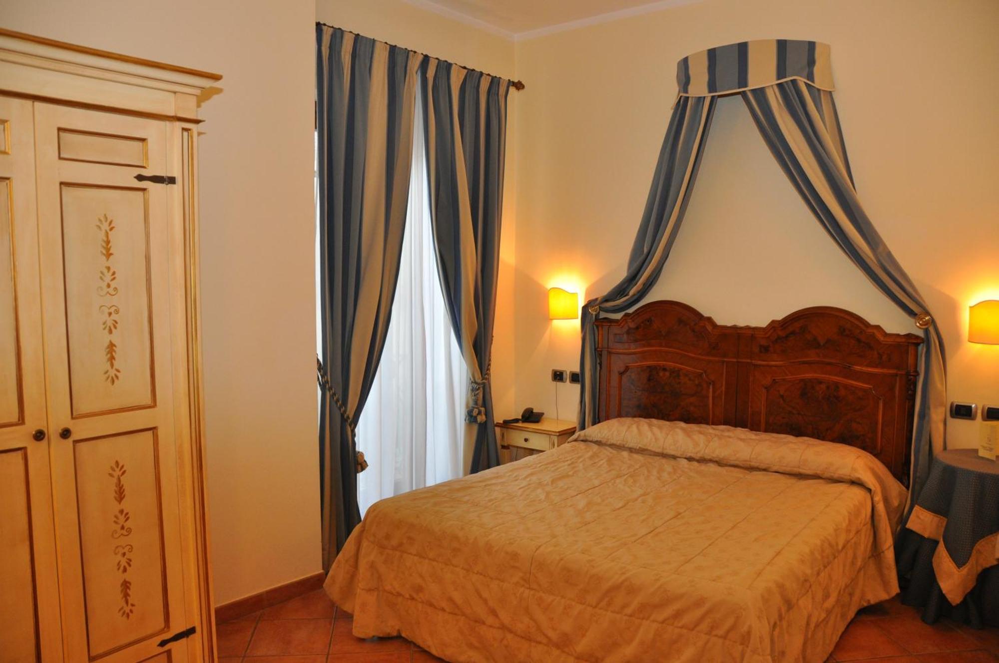 Hotel Urbano V Монтефьясконе Экстерьер фото