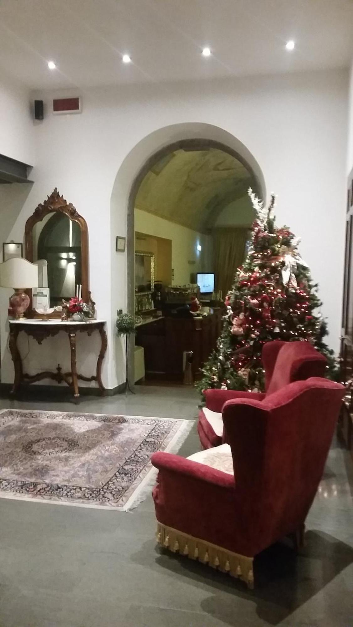 Hotel Urbano V Монтефьясконе Экстерьер фото