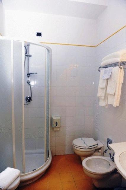 Hotel Urbano V Монтефьясконе Номер фото
