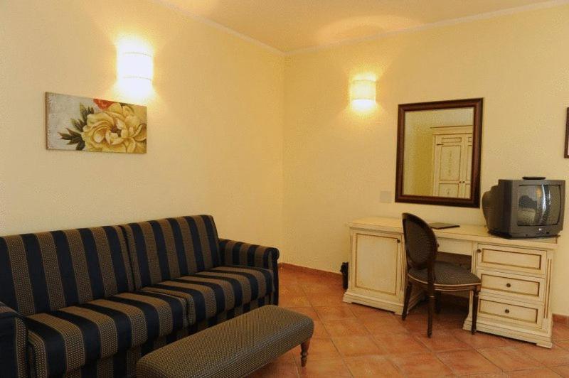 Hotel Urbano V Монтефьясконе Номер фото