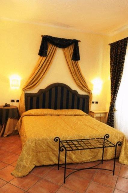 Hotel Urbano V Монтефьясконе Номер фото